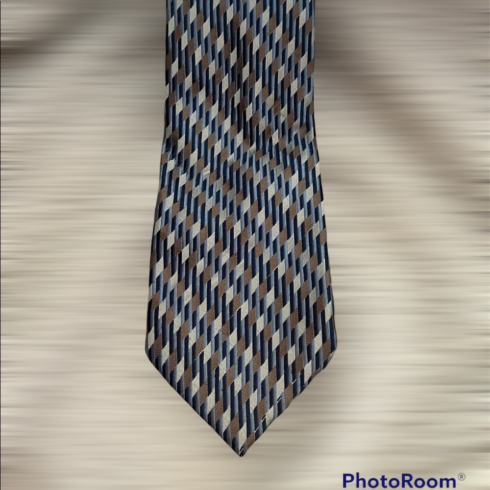 Burma Bibas tie